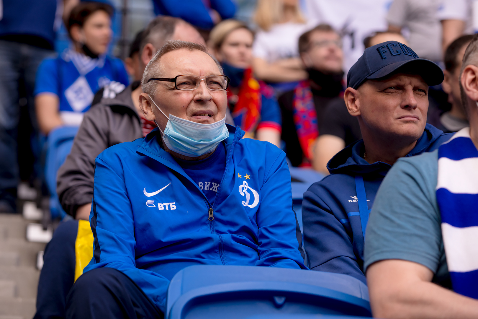 Болельщики на матче «Динамо» — ЦСКА