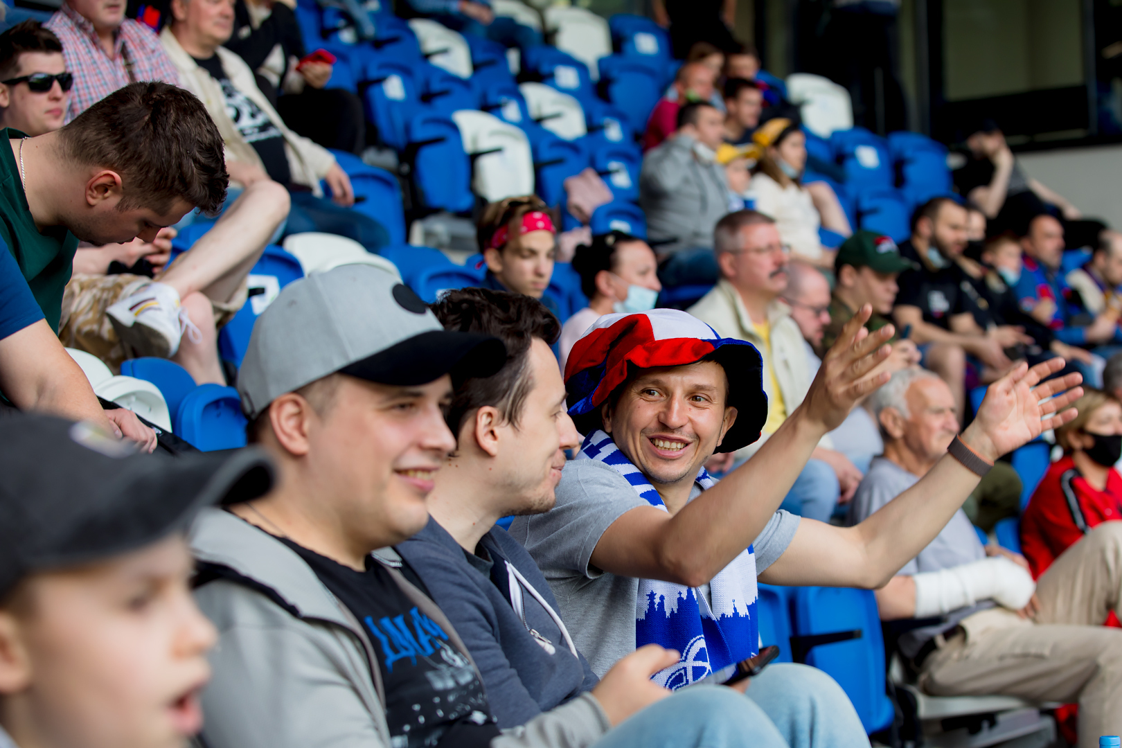 Болельщики на матче «Динамо» — ЦСКА