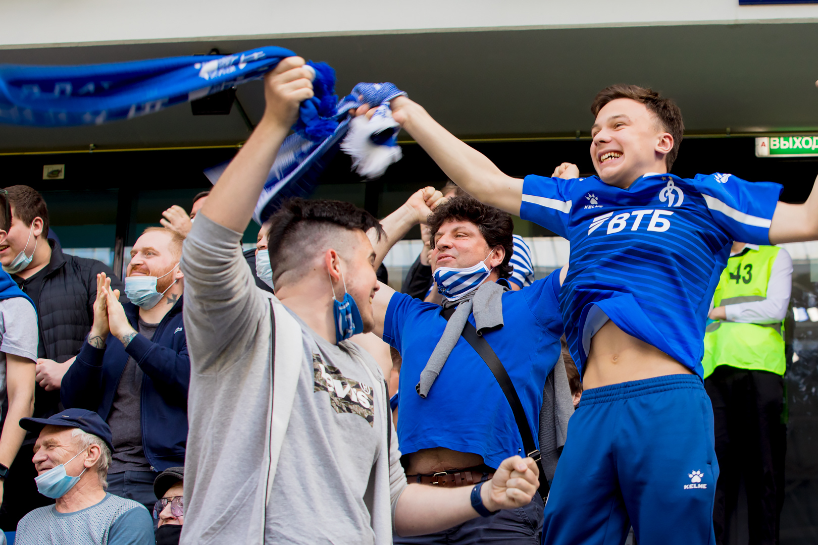 Болельщики на матче «Динамо» — ЦСКА