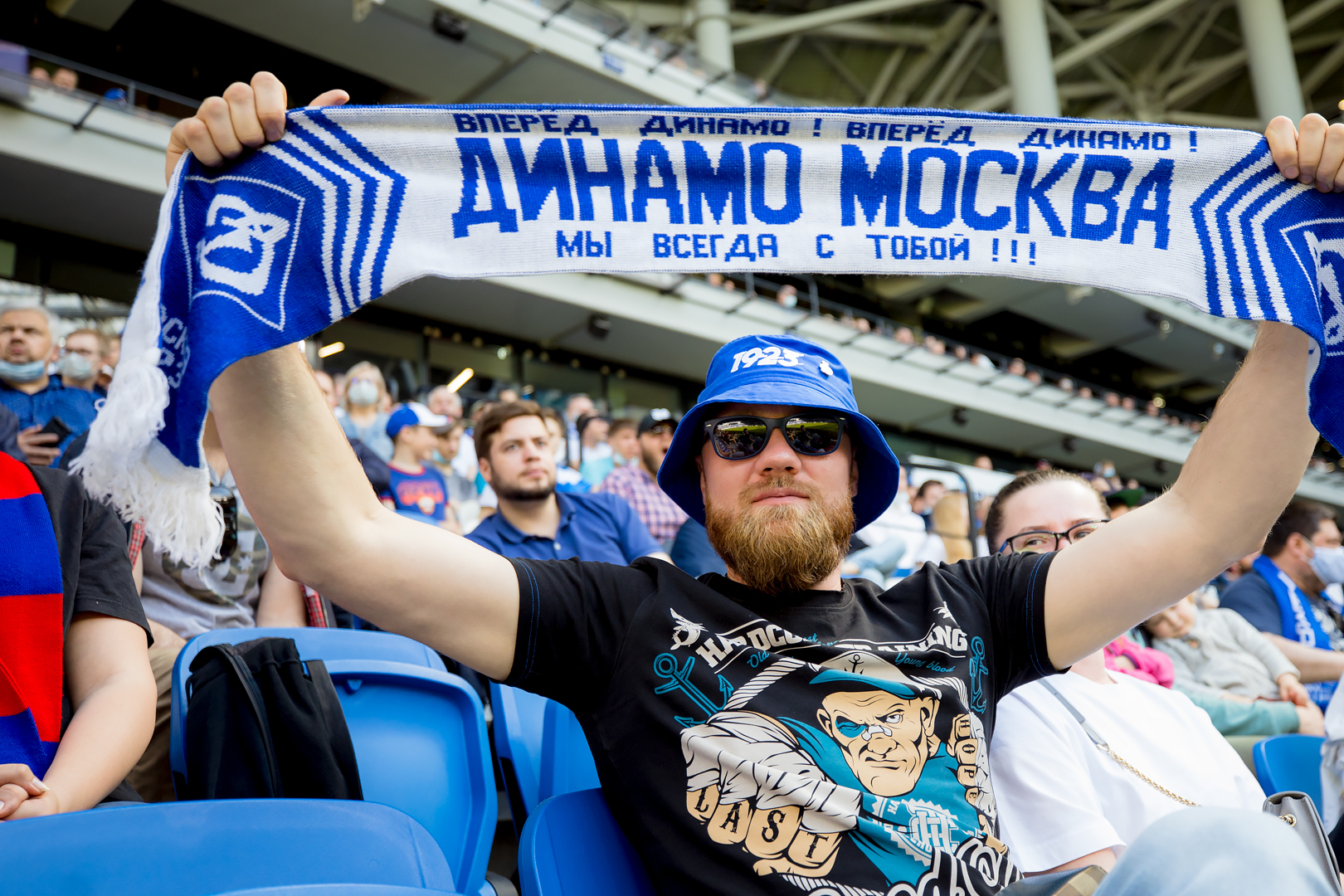 Болельщики на матче «Динамо» — ЦСКА