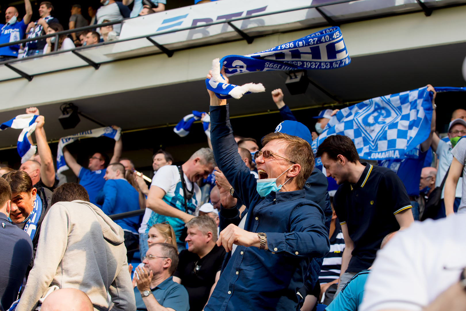 Болельщики на матче «Динамо» — ЦСКА