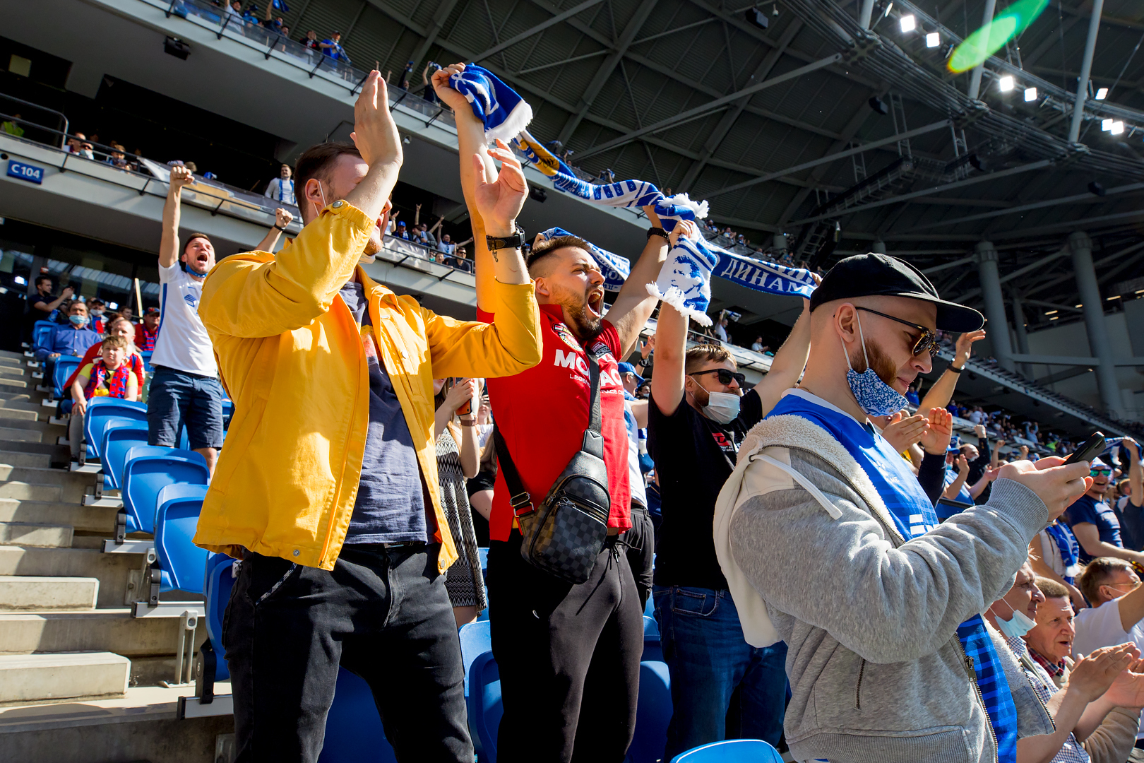 Болельщики на матче «Динамо» — ЦСКА