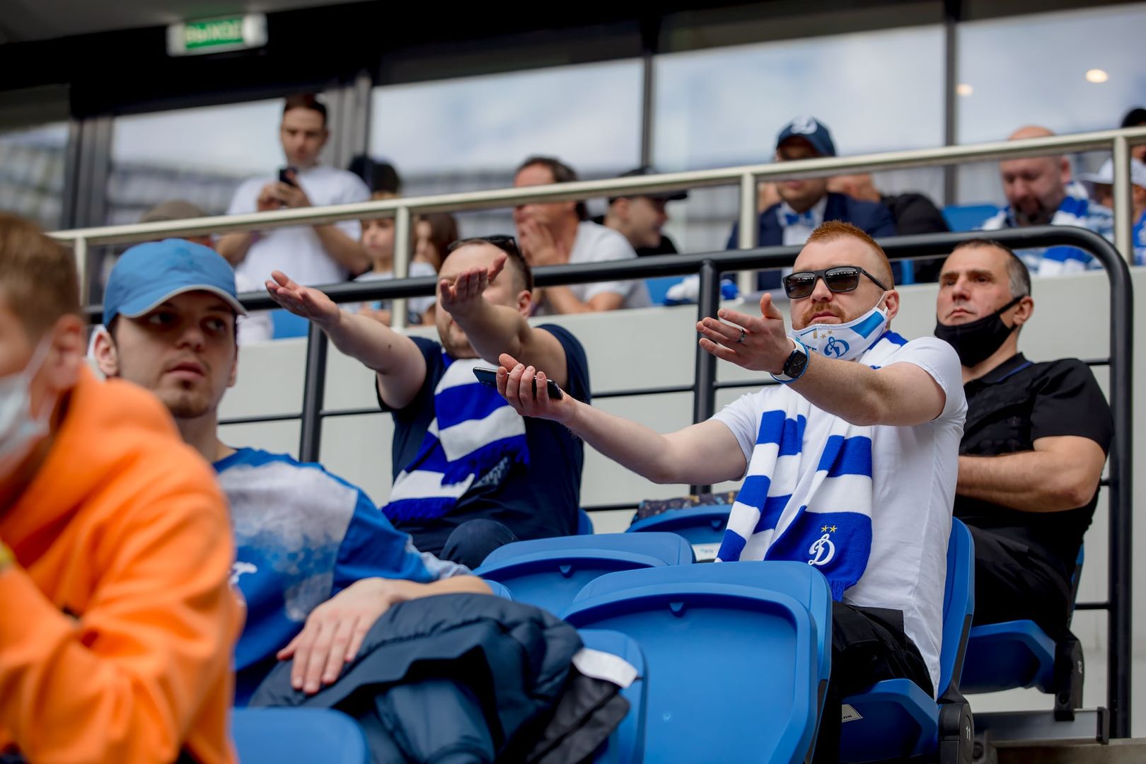 Болельщики на матче «Динамо» — ЦСКА