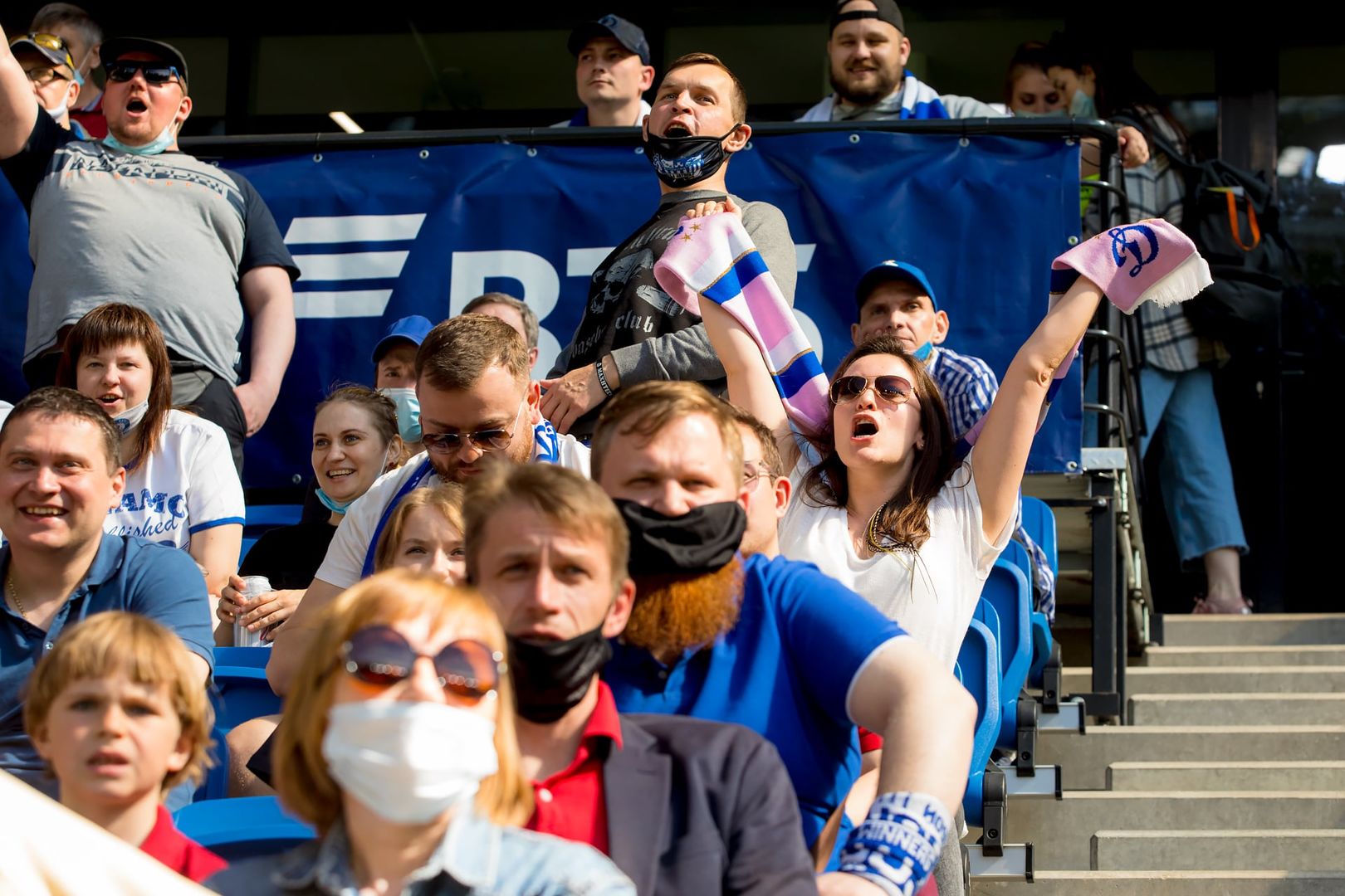 Болельщики на матче «Динамо» — ЦСКА