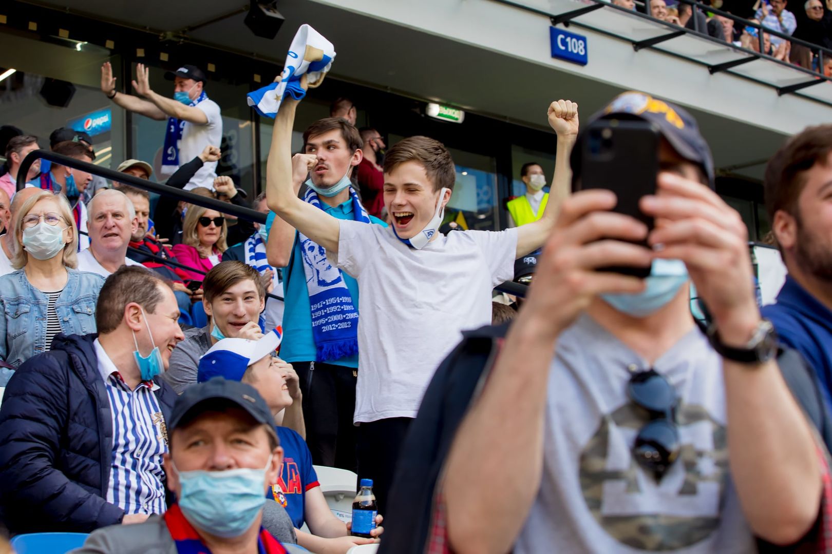 Болельщики на матче «Динамо» — ЦСКА