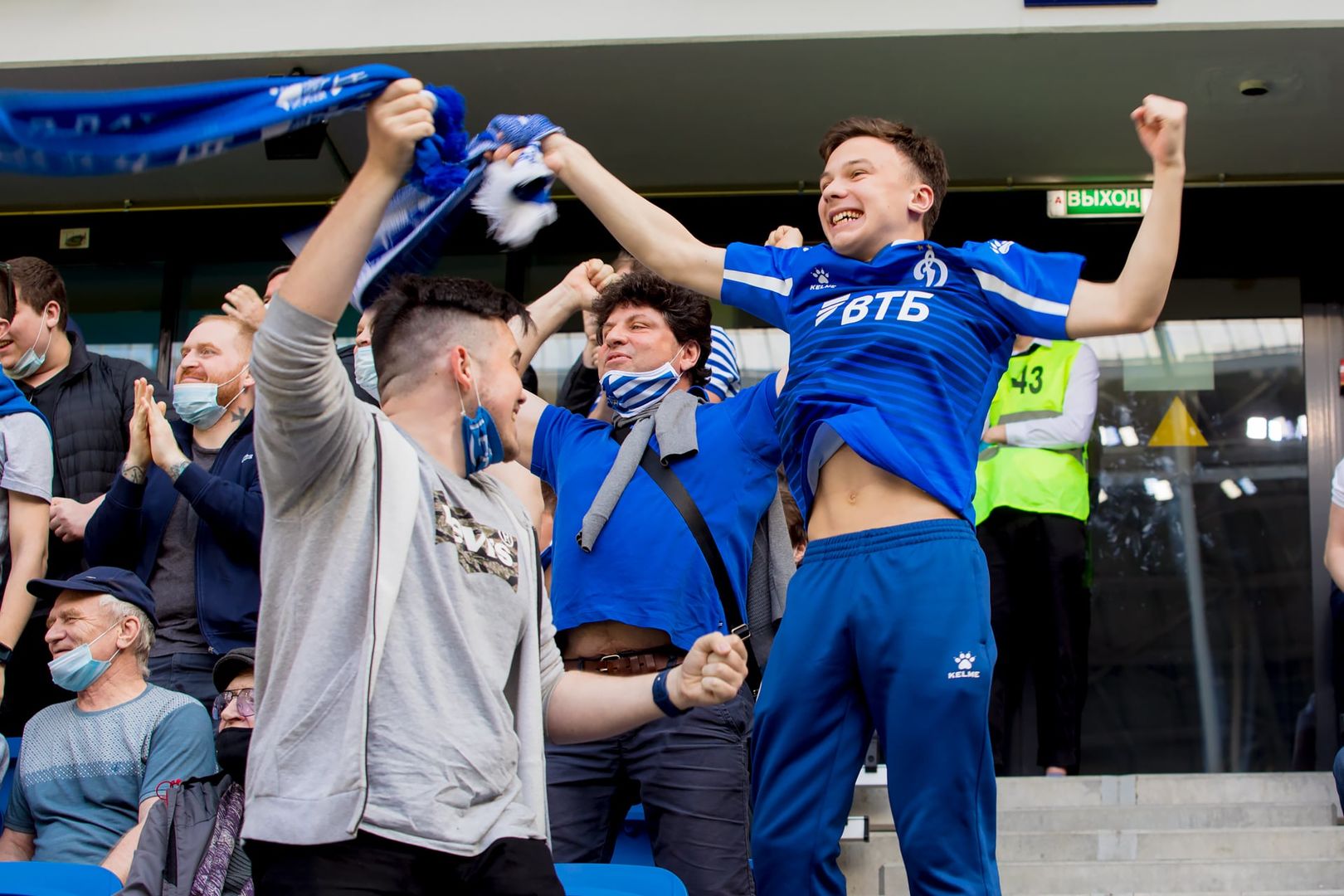 Болельщики на матче «Динамо» — ЦСКА