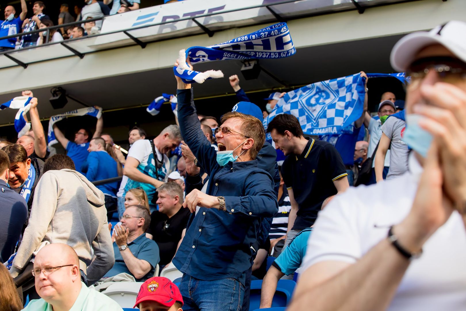 Болельщики на матче «Динамо» — ЦСКА