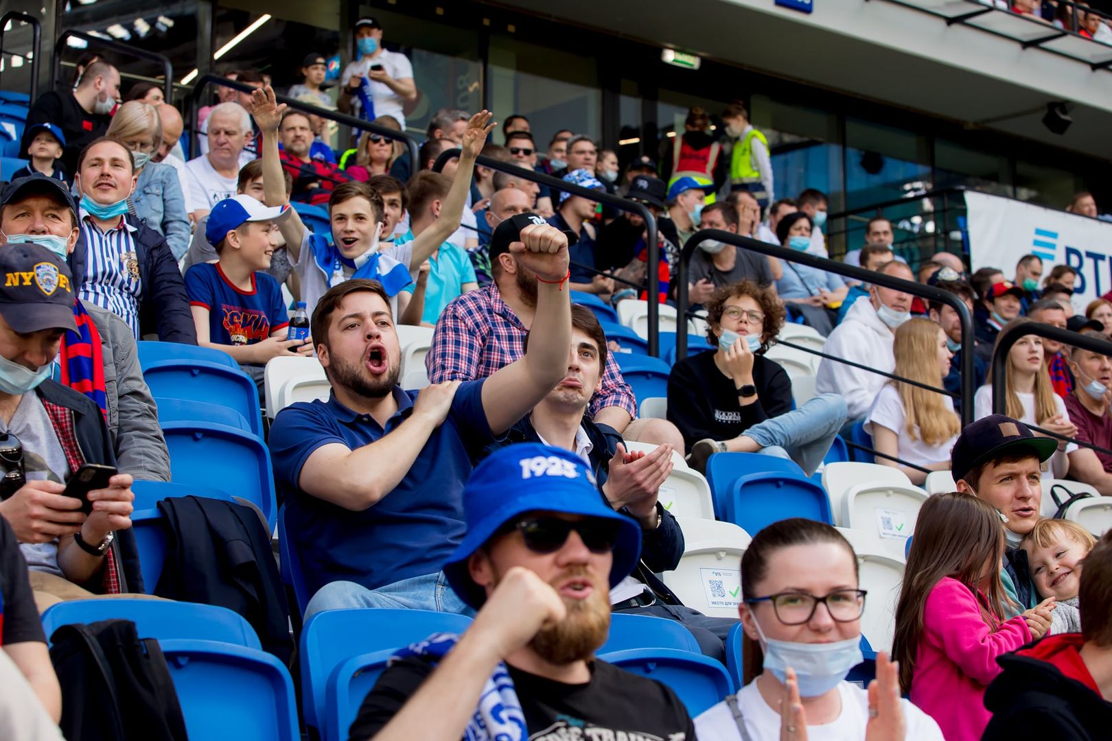 Болельщики на матче «Динамо» — ЦСКА