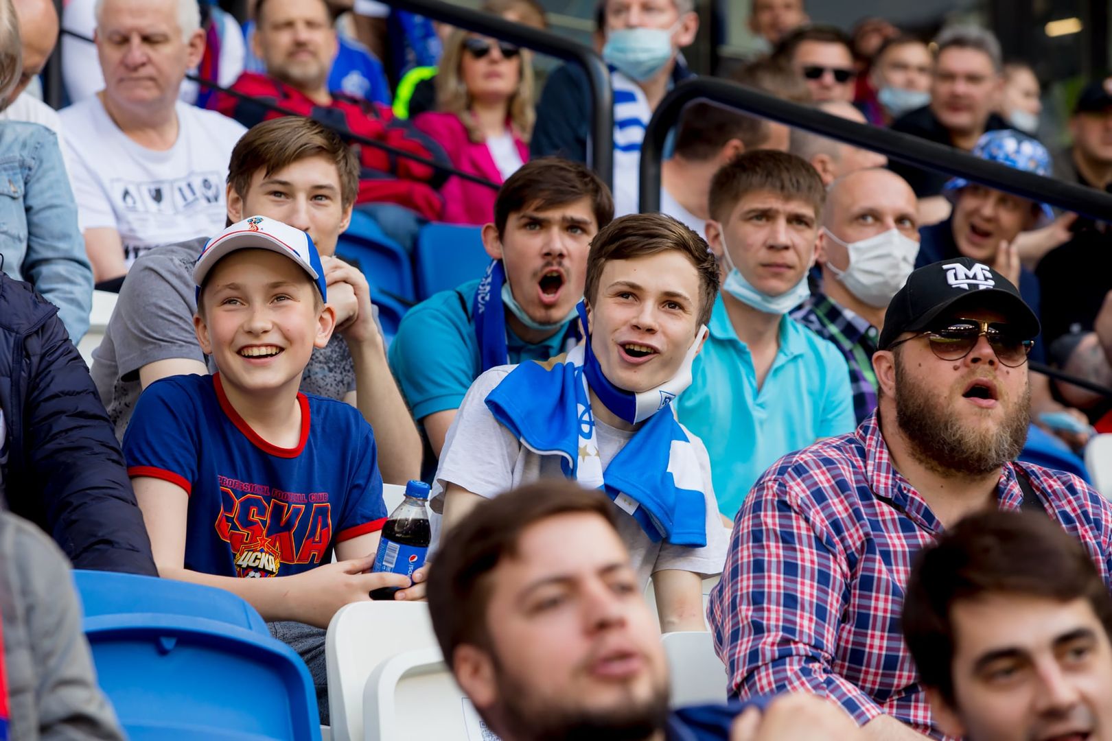 Болельщики на матче «Динамо» — ЦСКА