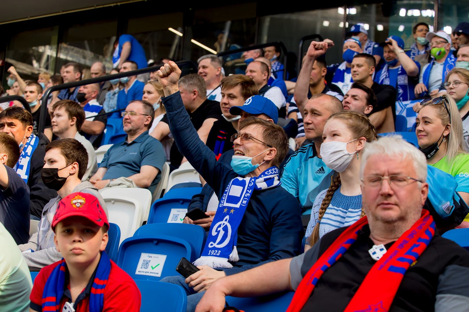 Болельщики на матче «Динамо» — ЦСКА