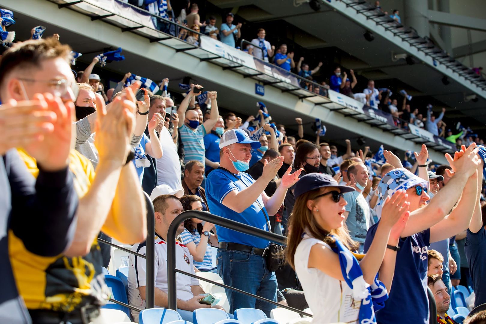 Болельщики на матче «Динамо» — ЦСКА