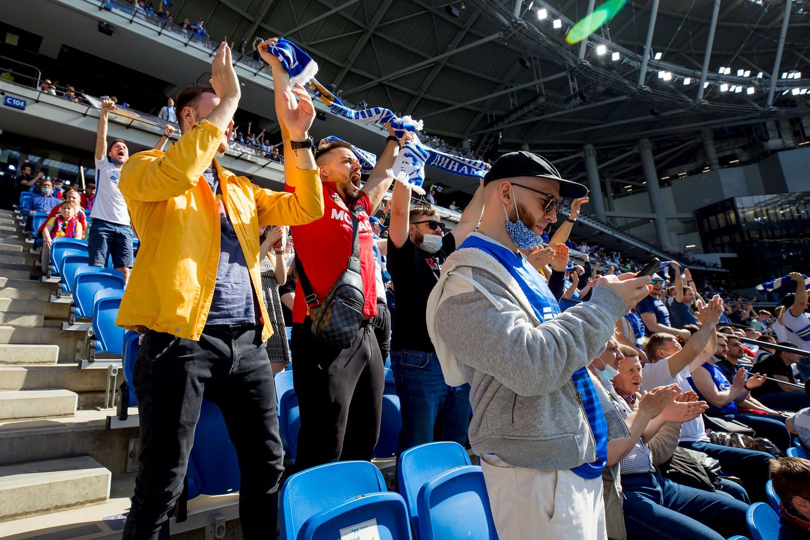 Болельщики на матче «Динамо» — ЦСКА