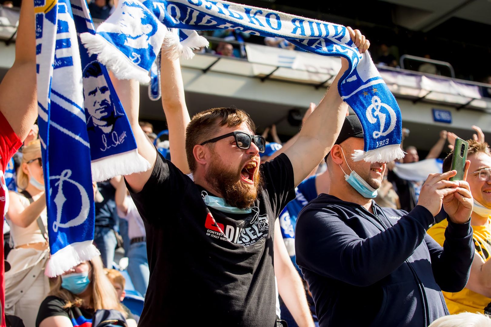 Болельщики на матче «Динамо» — ЦСКА