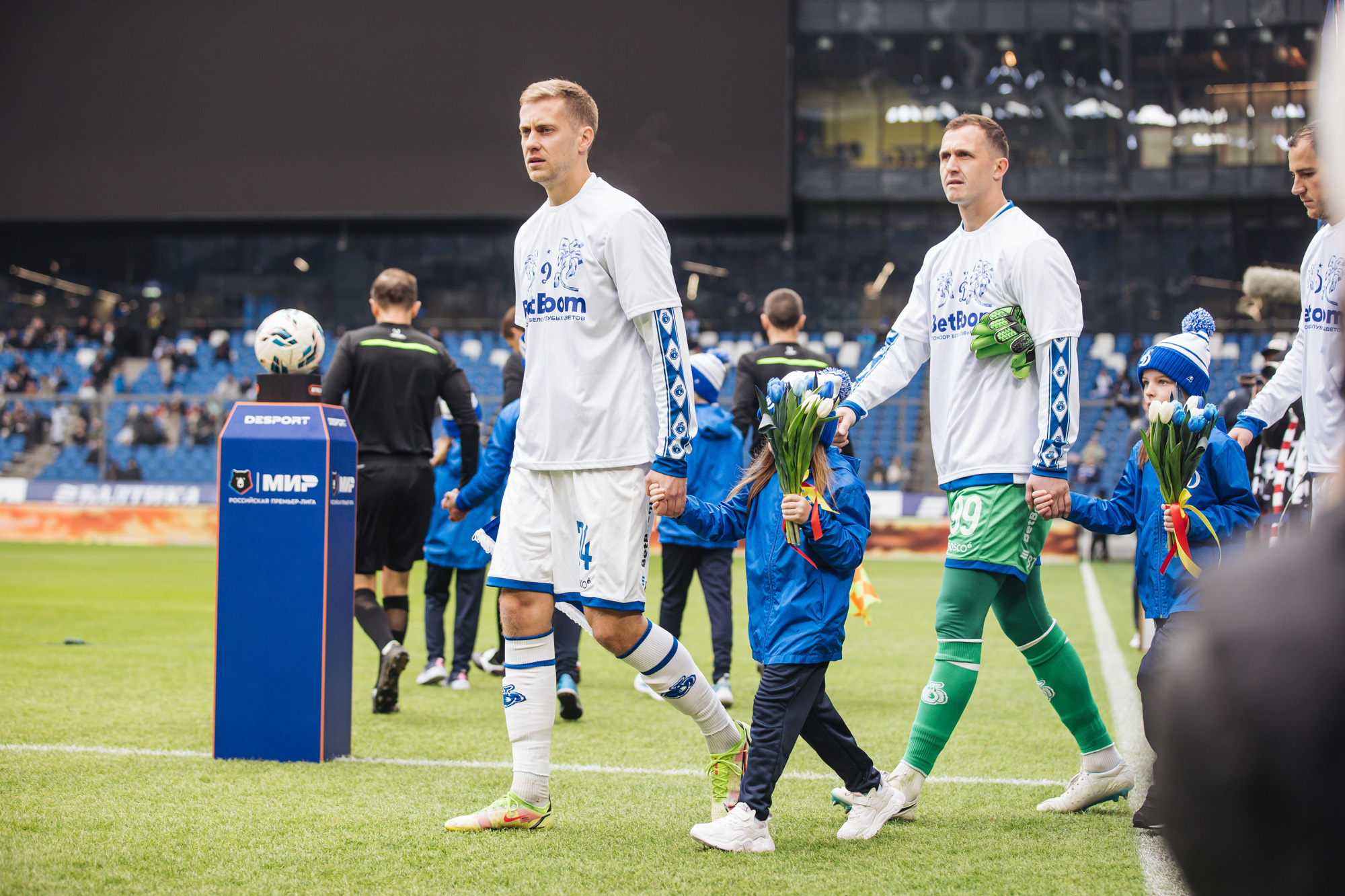 Фоторепортаж с домашнего матча против «Крыльев Советов»