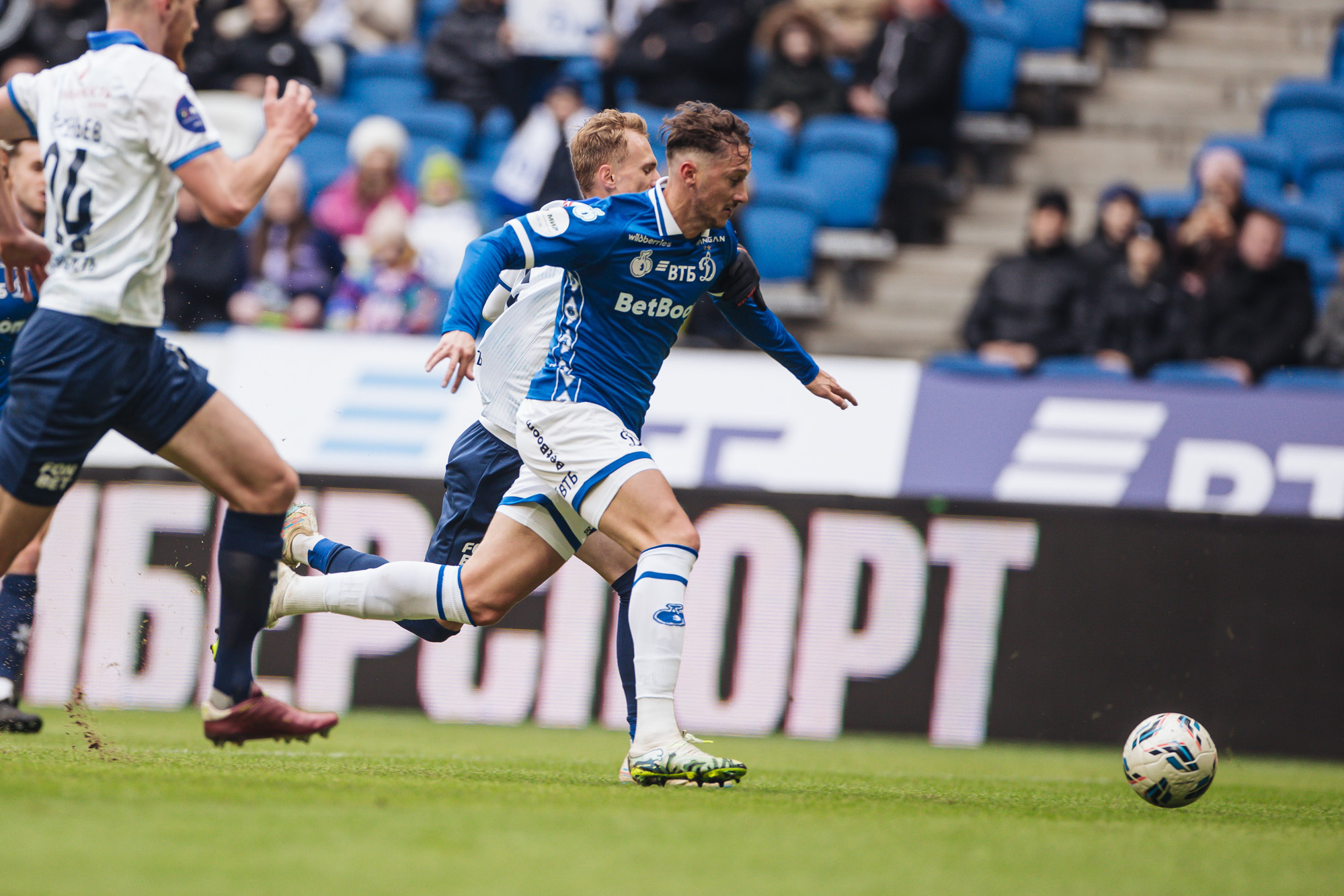 Фоторепортаж с домашнего матча против «Крыльев Советов»