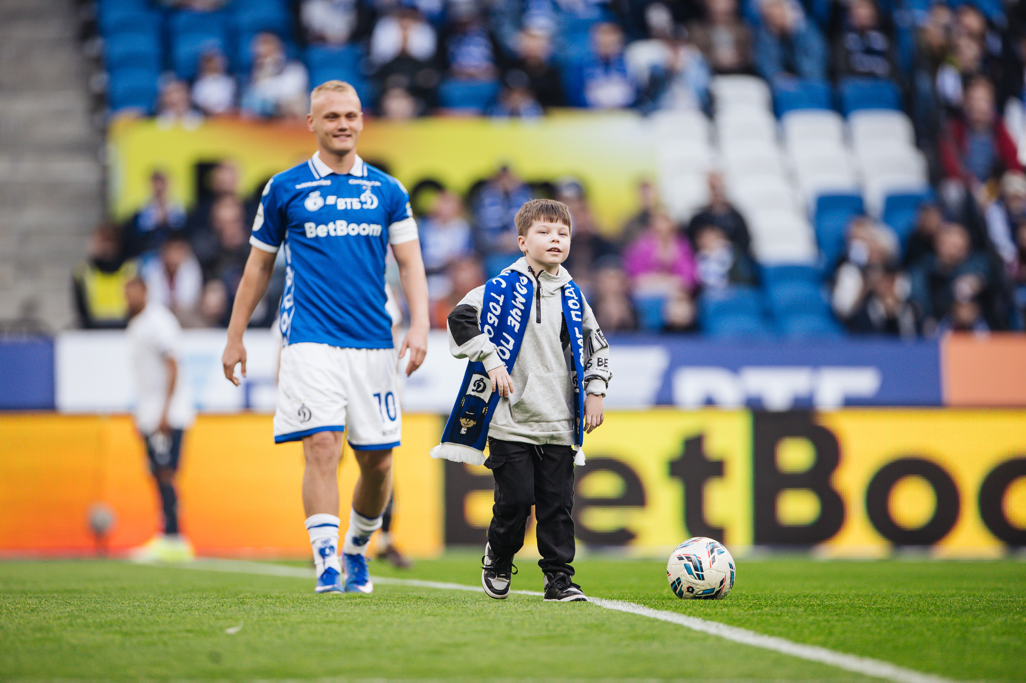 Фоторепортаж с домашнего матча против «Оренбурга»