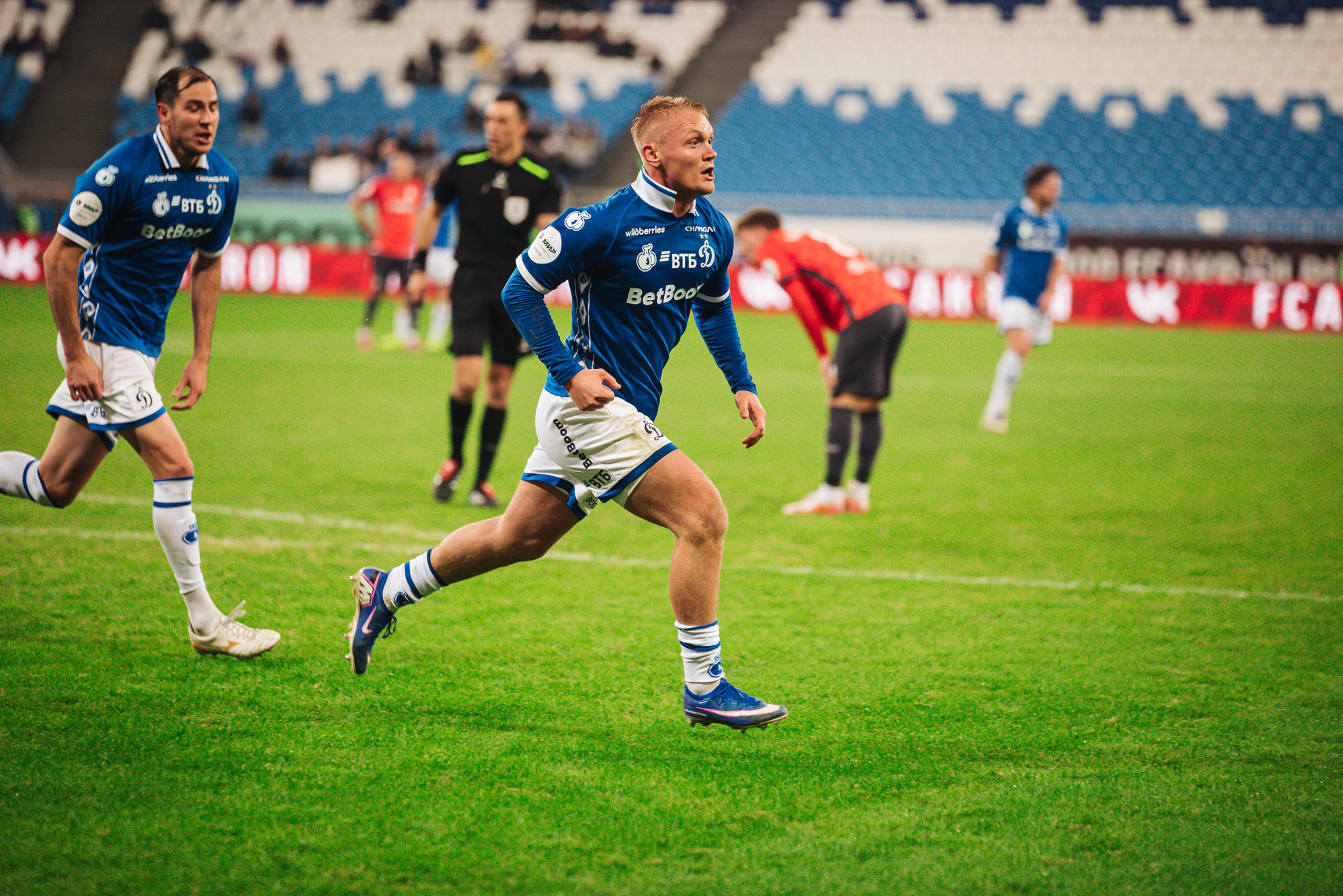 Reportaje fotográfico del partido fuera de casa contra Akron