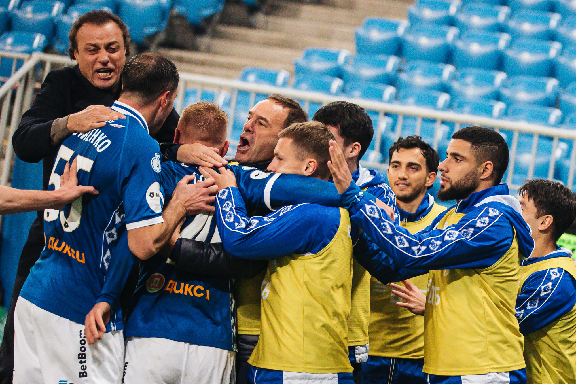 Reportaje fotográfico del partido fuera de casa contra Akron