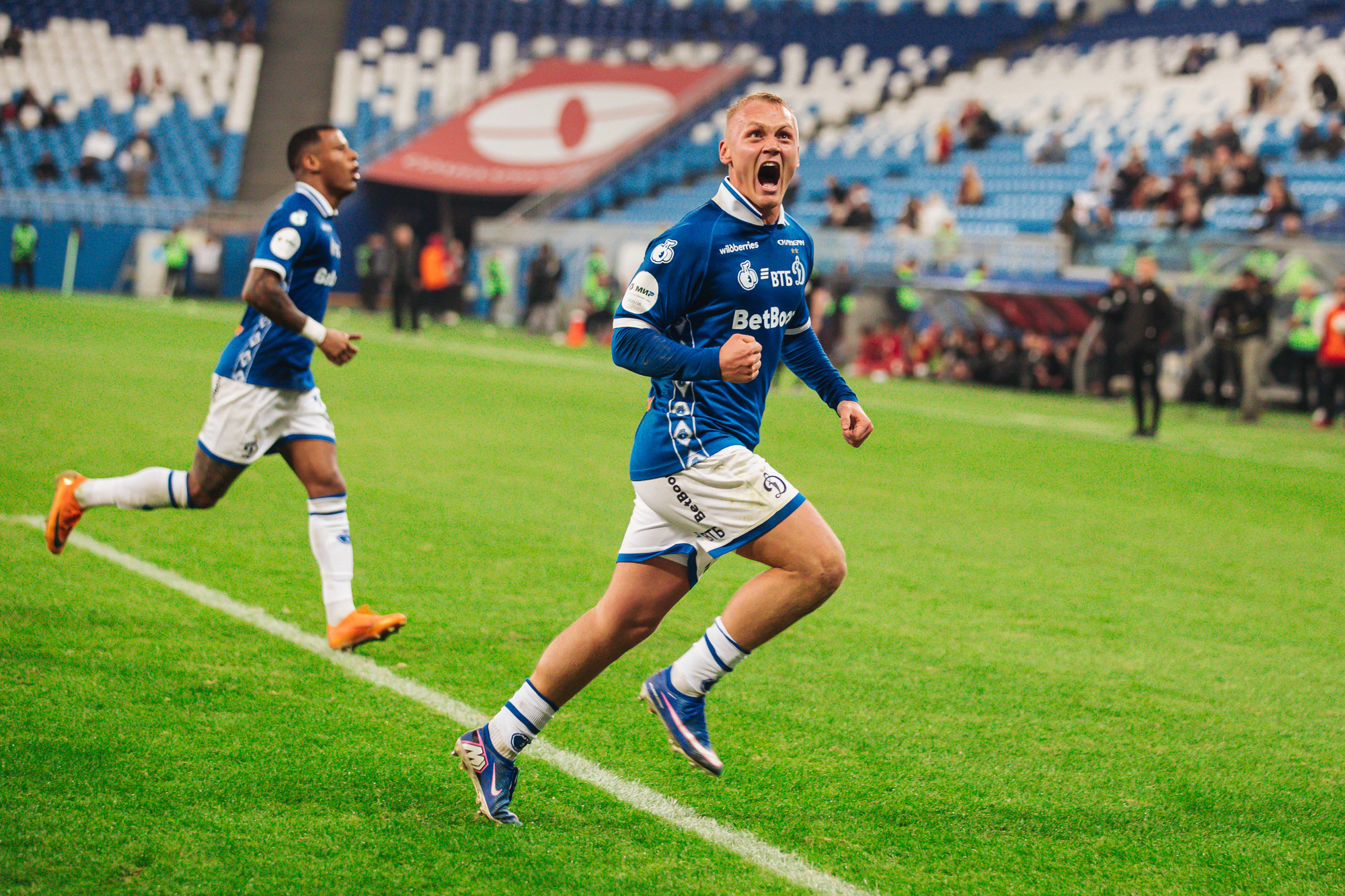 Reportaje fotográfico del partido fuera de casa contra Akron