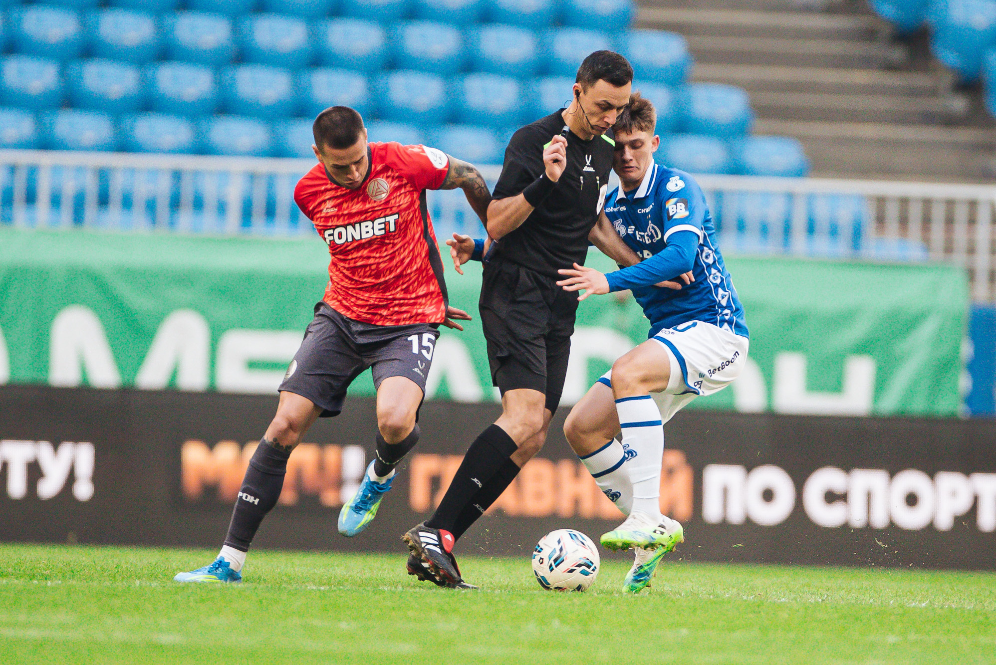 Reportaje fotográfico del partido fuera de casa contra Akron