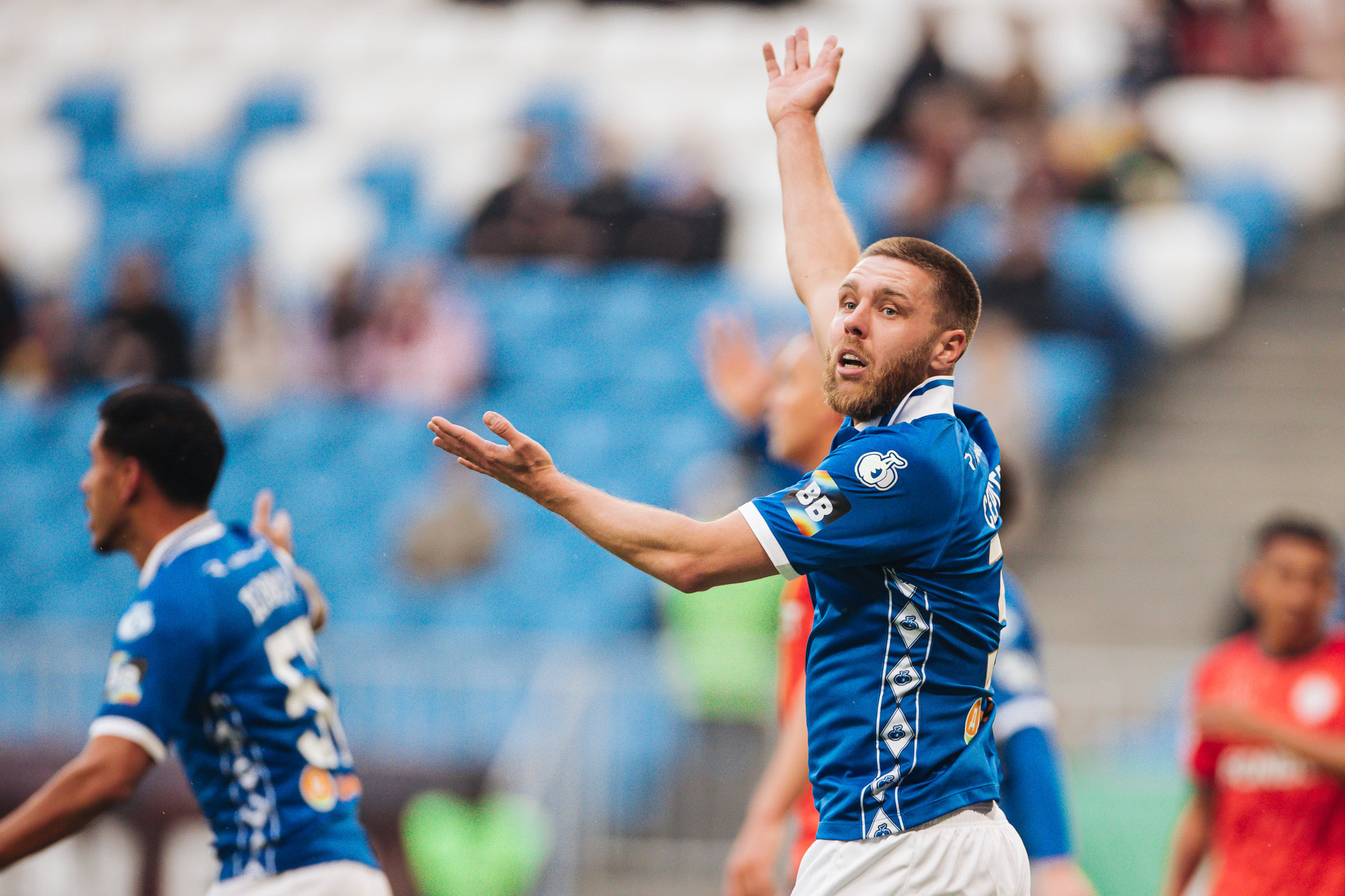 Reportaje fotográfico del partido fuera de casa contra Akron