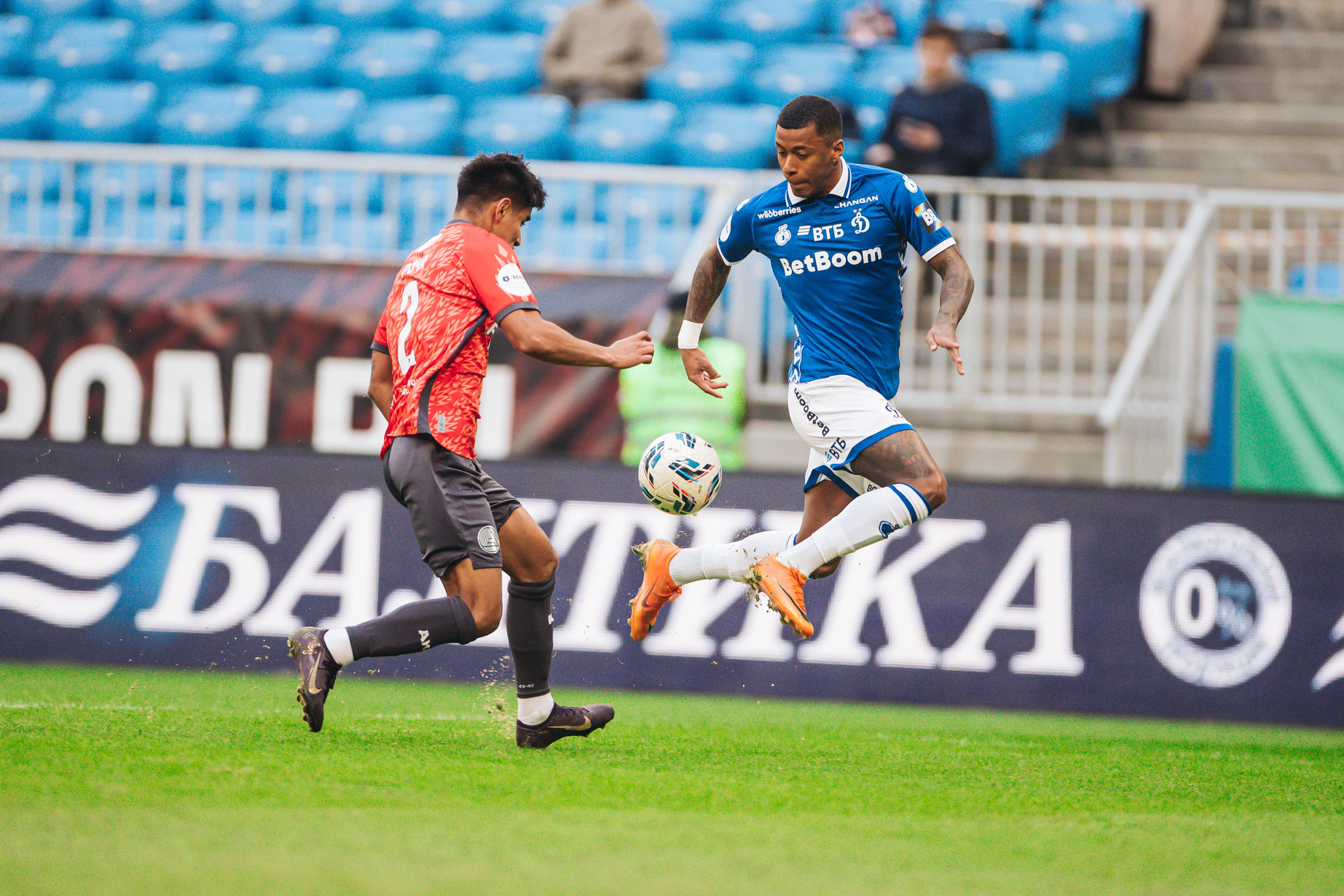 Reportaje fotográfico del partido fuera de casa contra Akron