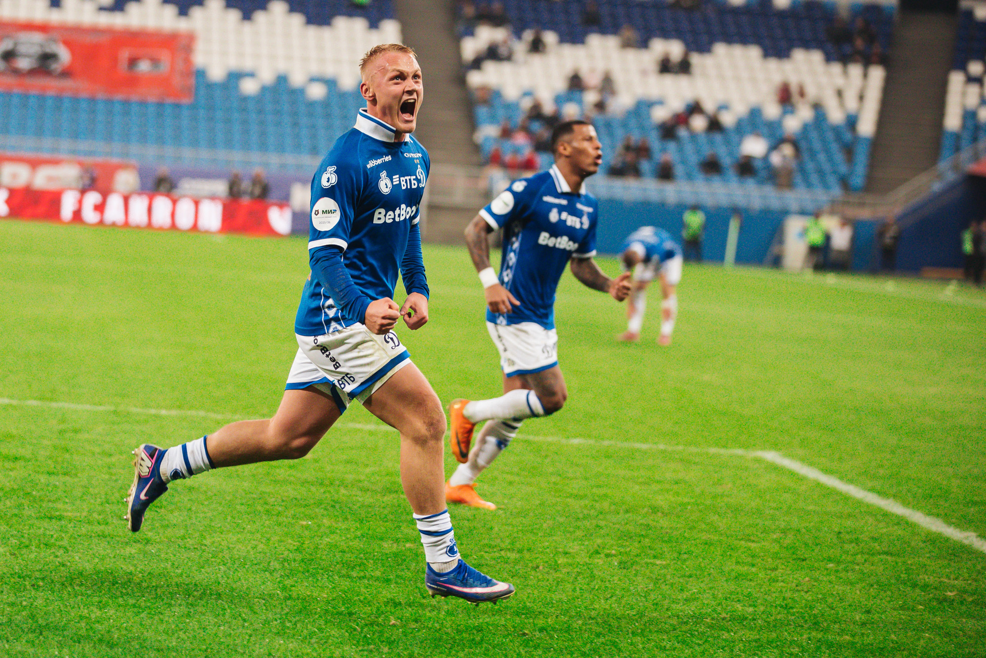 Reportaje fotográfico del partido fuera de casa contra Akron