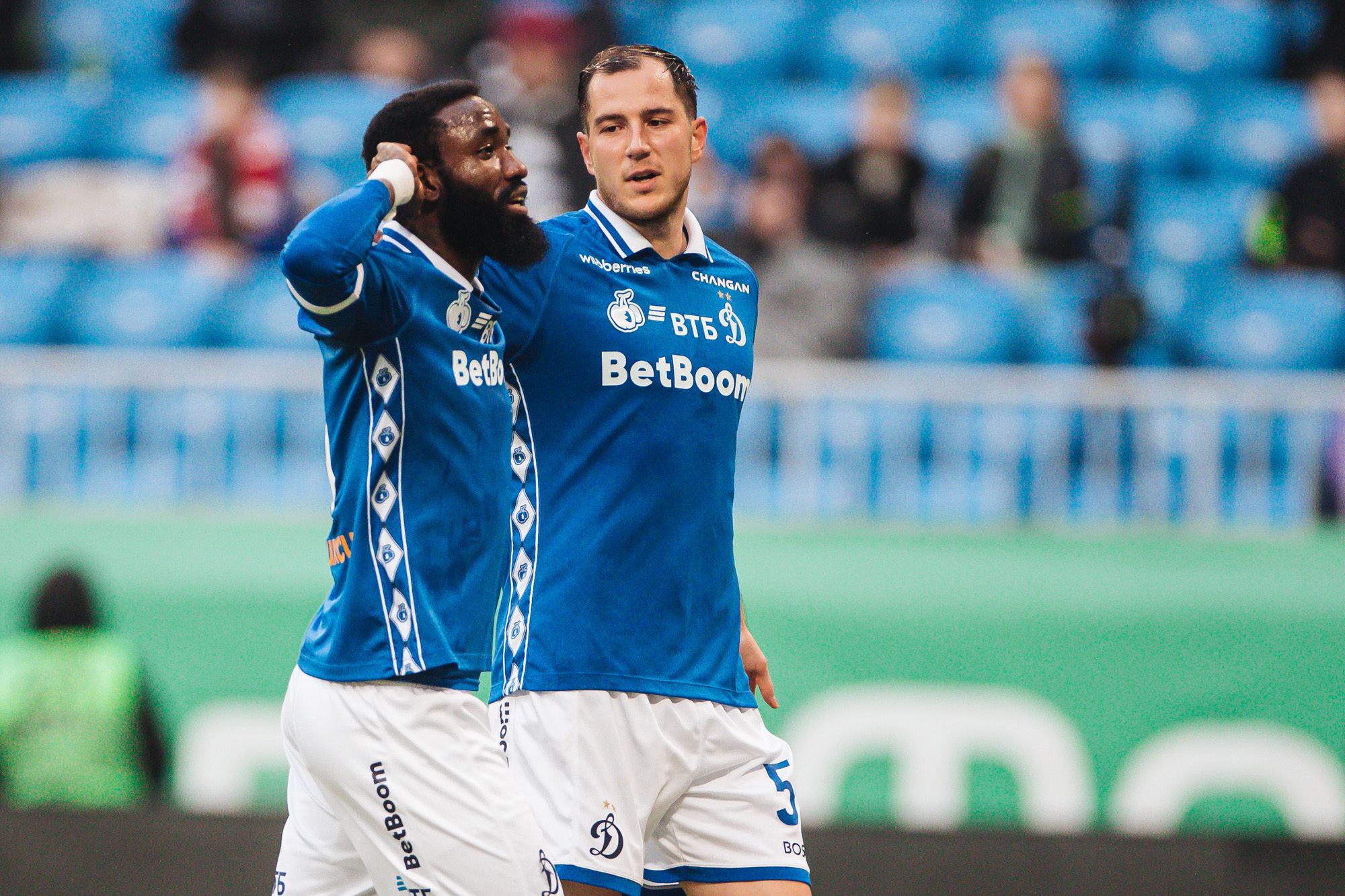 Reportaje fotográfico del partido fuera de casa contra Akron