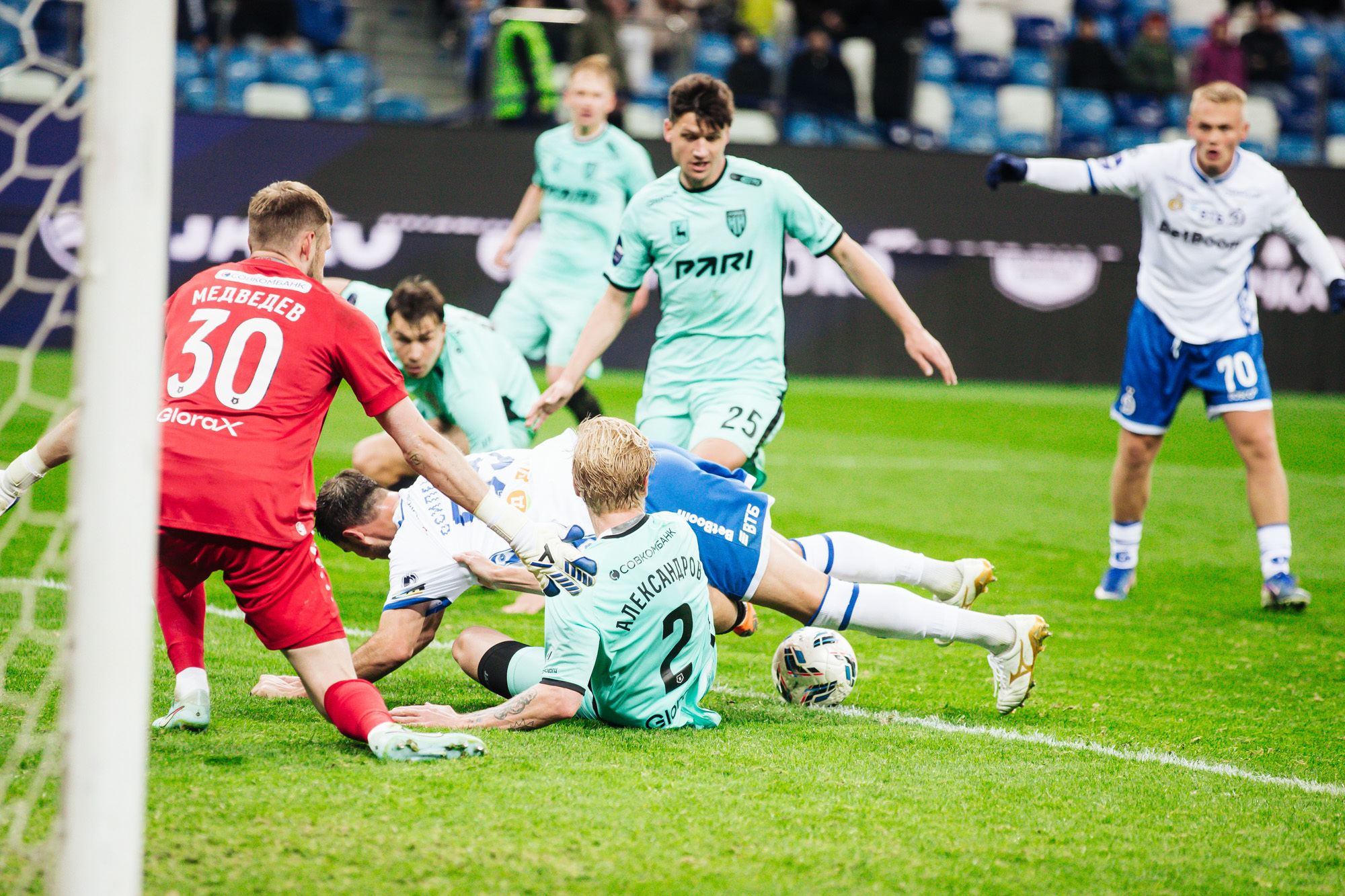 Фоторепортаж с выездного матча против «Пари НН»