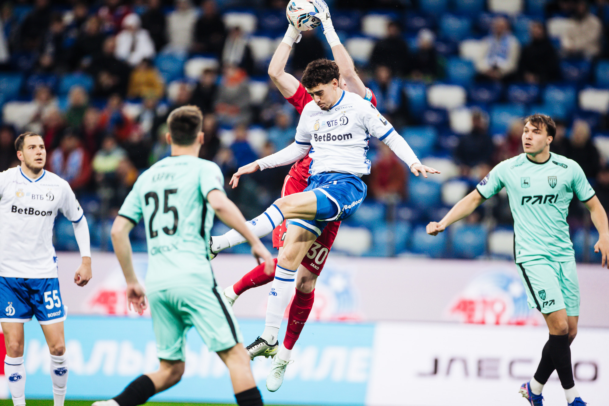 Фоторепортаж с выездного матча против «Пари НН»