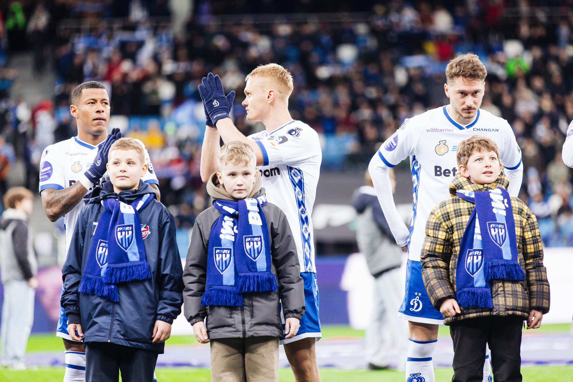 Фоторепортаж с выездного матча против «Пари НН»