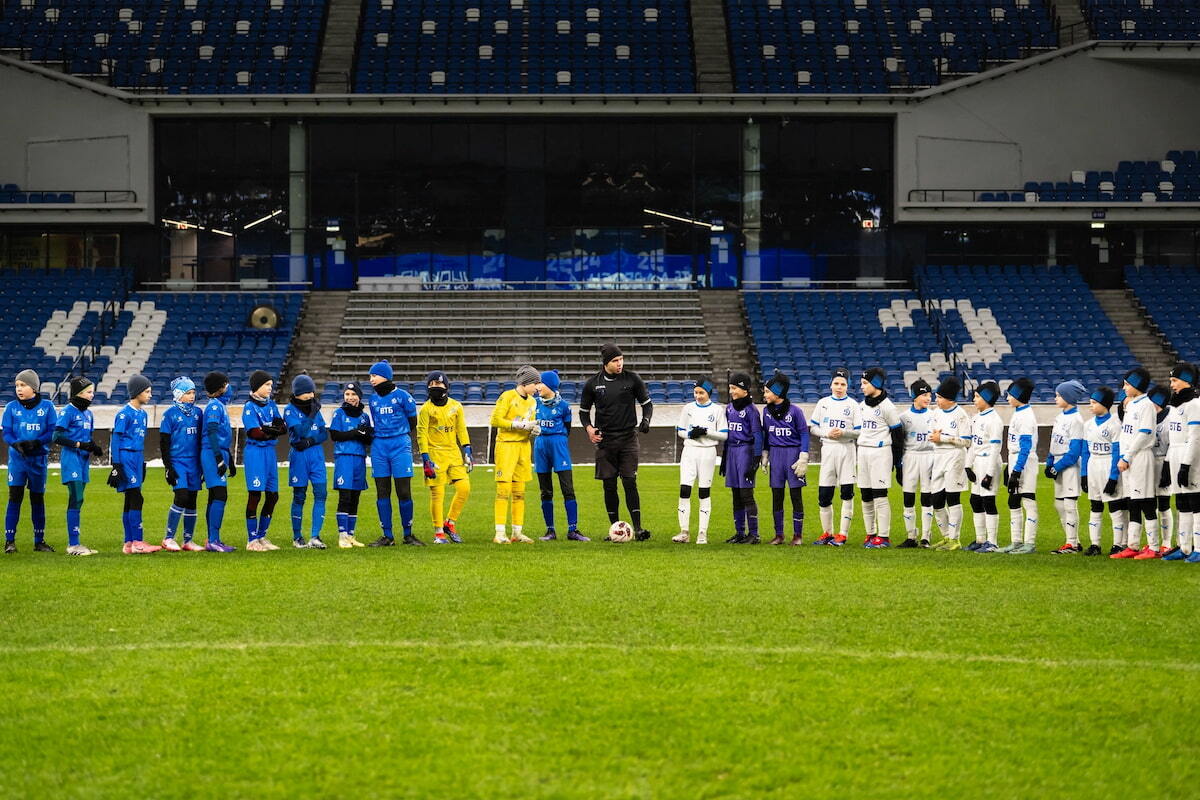 Los alumnos de la escuela "Dynamo" jugaron con sus compañeros de Lev Yashin Academia