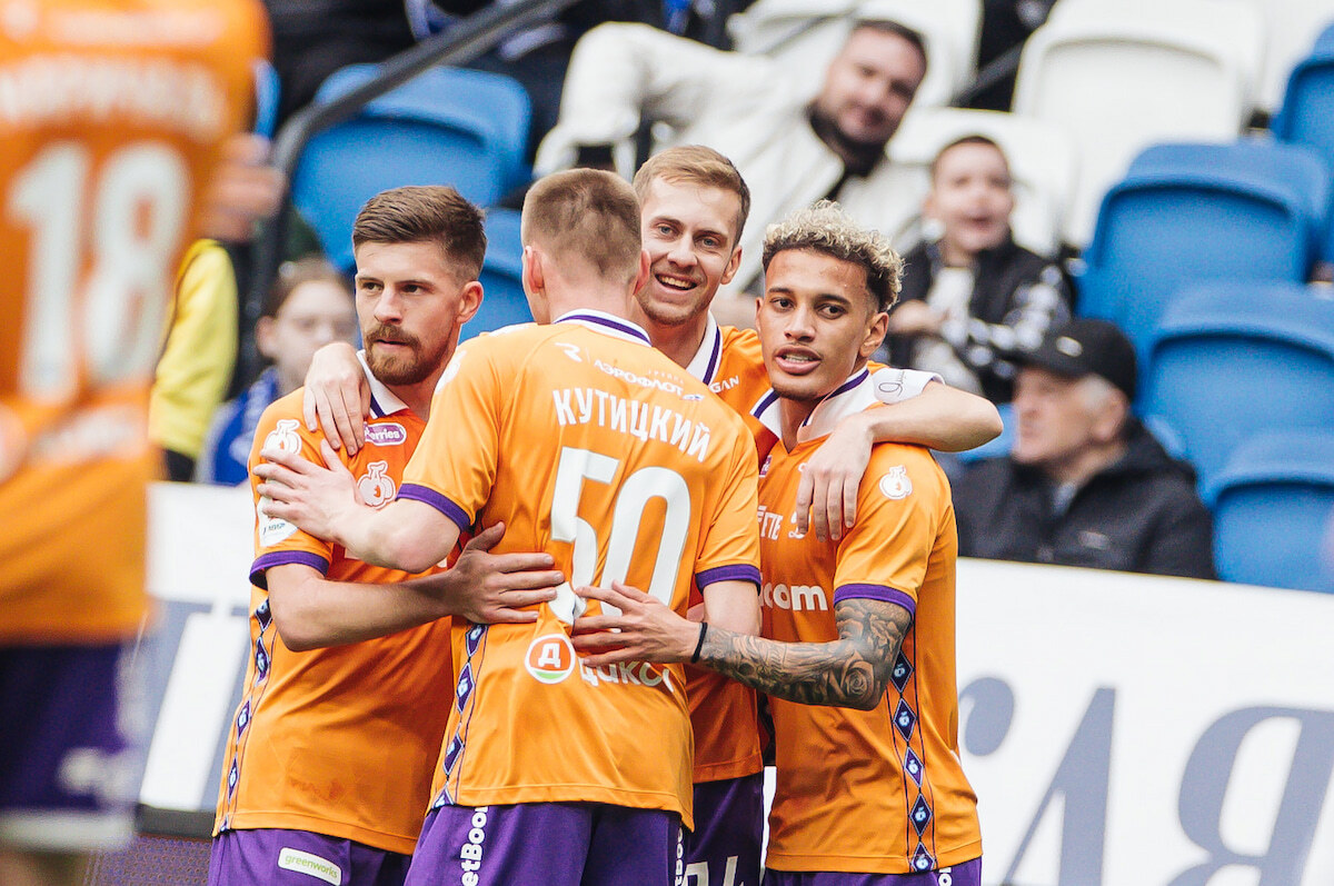 Los goles de Fomin y Maouhoub trajeron al Dynamo la victoria sobre Akron