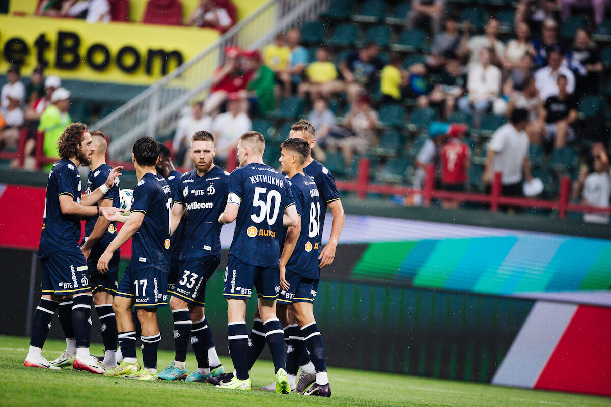 Dobletes de Okishor y Babaev ayudaron a Dynamo a derrotar a Lokomotiv