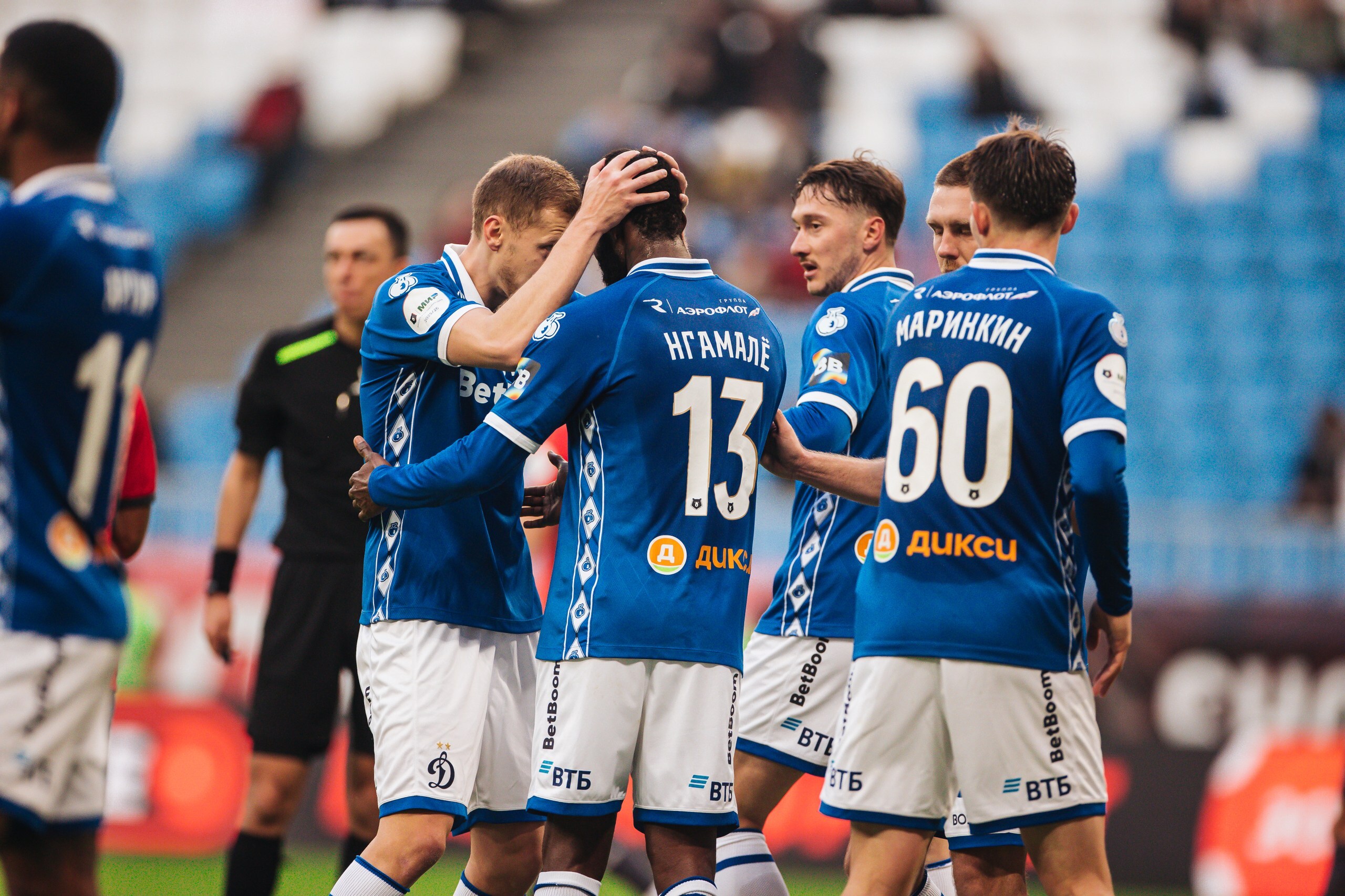 El gol y el pase de Ngamaleu ayudaron al Dynamo a vencer en la salida de Akron