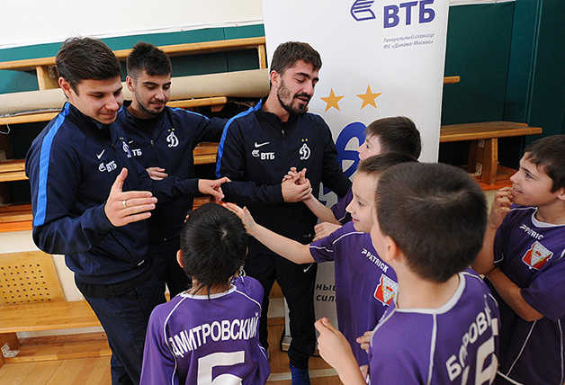 Как бело-голубые провели урок физкультуры...
