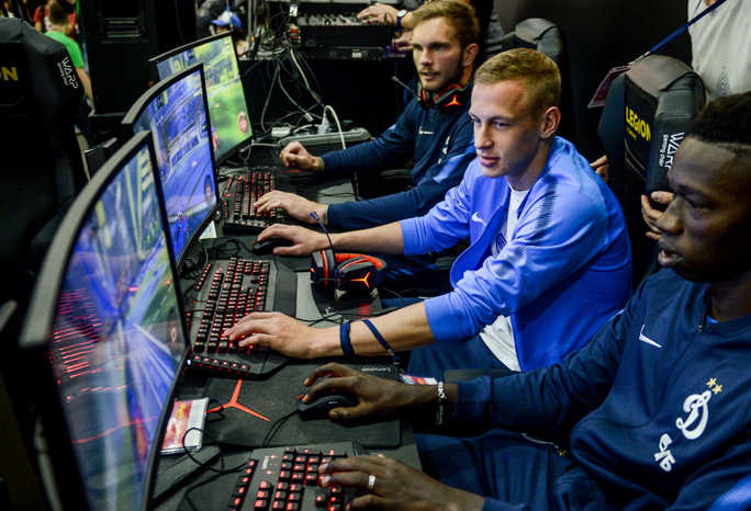 #КиберДинамо | Тиам, Обольский, Лещук сыграли в Rocket League 