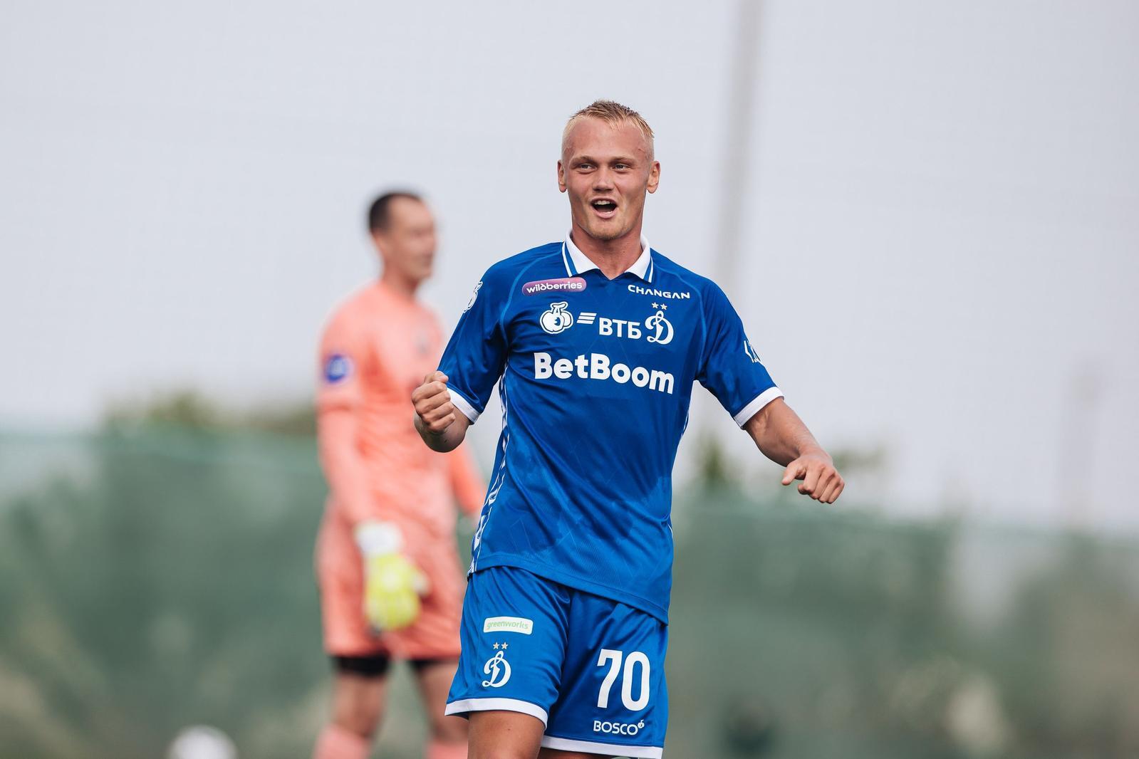 ¡Feliz cumpleaños, Konstantin! ¡Feliz cumpleaños, Konstantin!