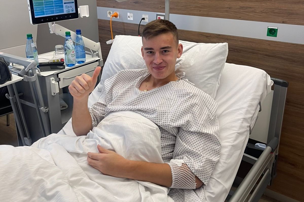 Дмитрий Александров успешно перенёс операцию на правом колене