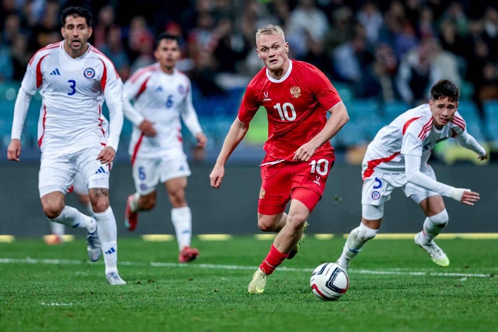 Babaev's productive debut, Ngamaleu without the World Cup