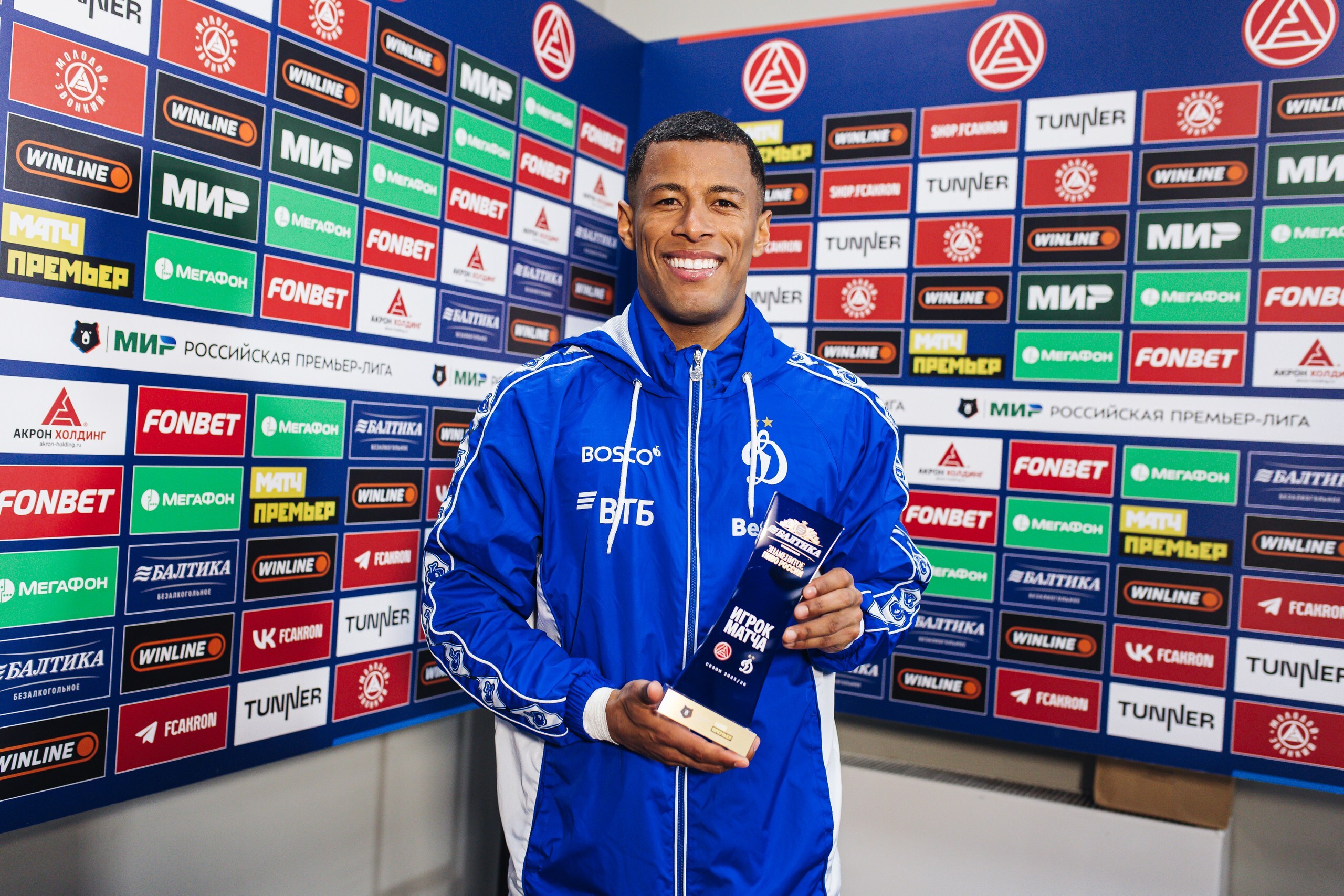 Arthur es elegido mejor jugador del partido con el Akron