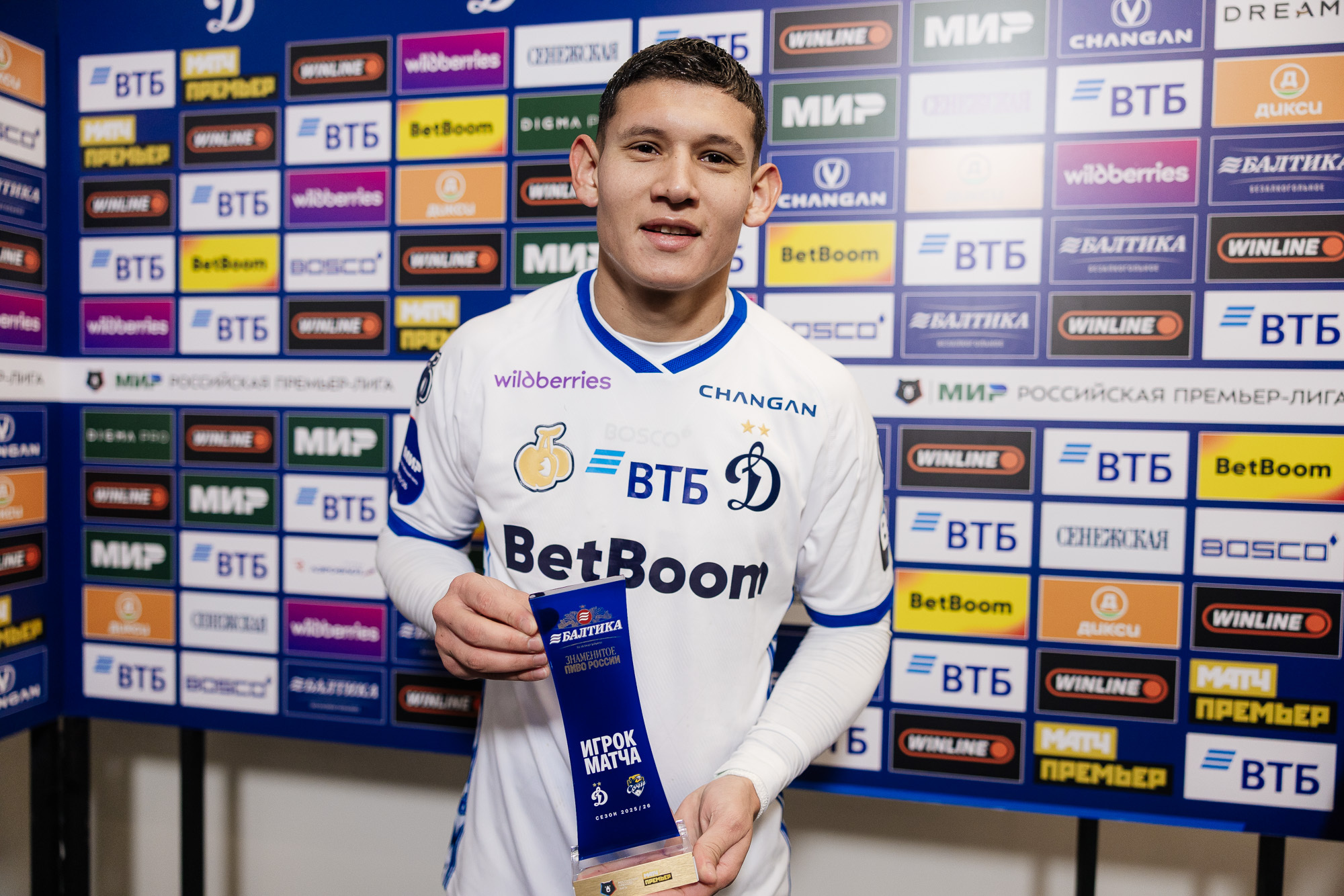 Cáceres es elegido mejor jugador del partido ante el Sochi