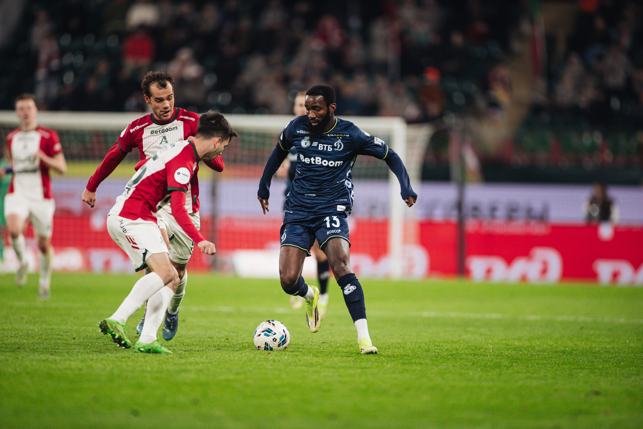 Dynamo empató con Lokomotiv