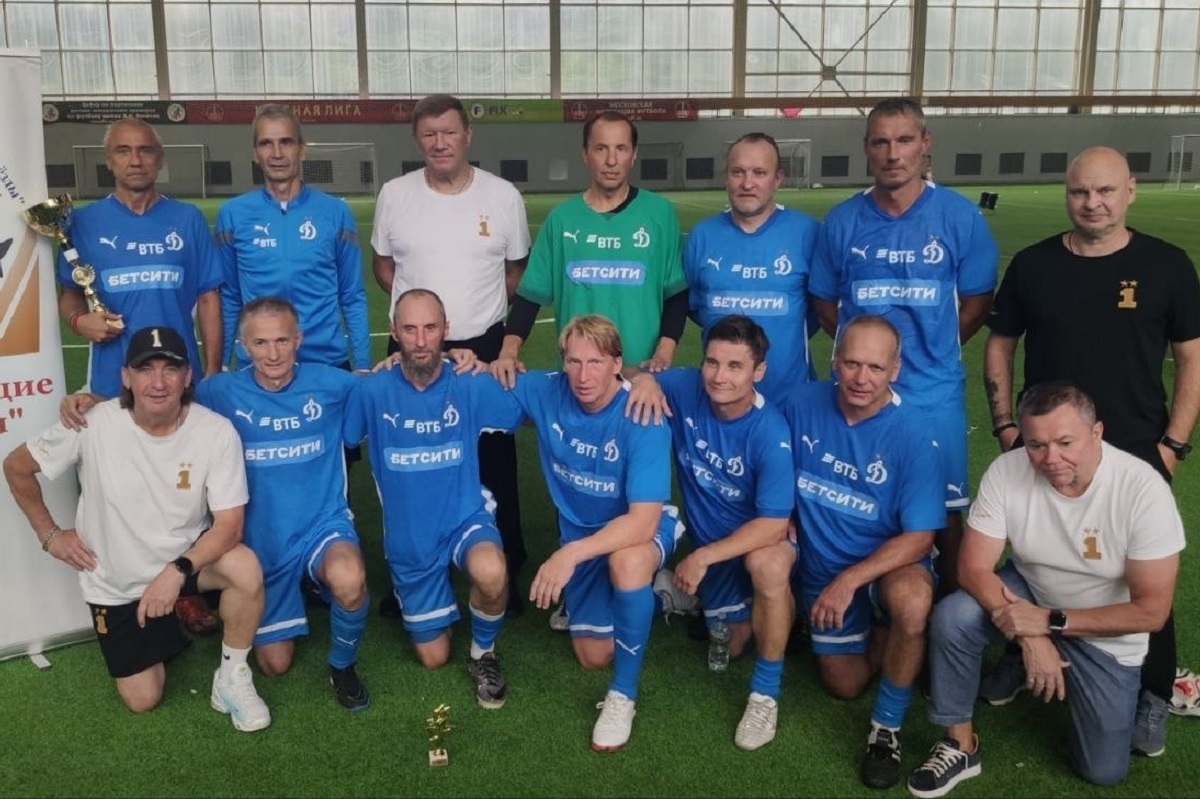 Los veteranos de Dynamo consolidaron el liderazgo en el torneo "estrellas no apagadas"