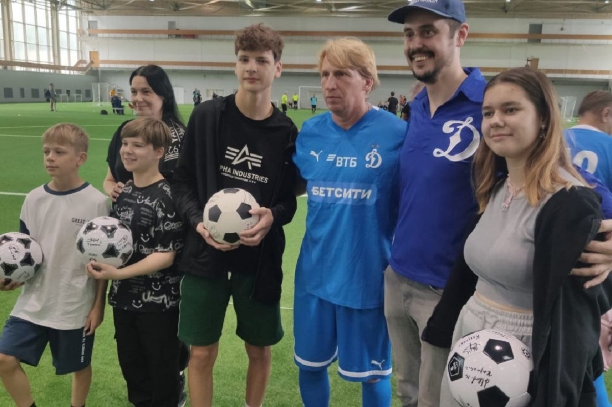Los veteranos de Dynamo consolidaron el liderazgo en el torneo "estrellas no apagadas"